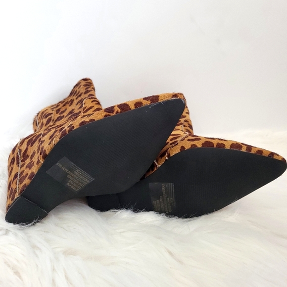 Victoria Secret VS Collection Leopard Wedge Bootie - Picture 4 of 7
